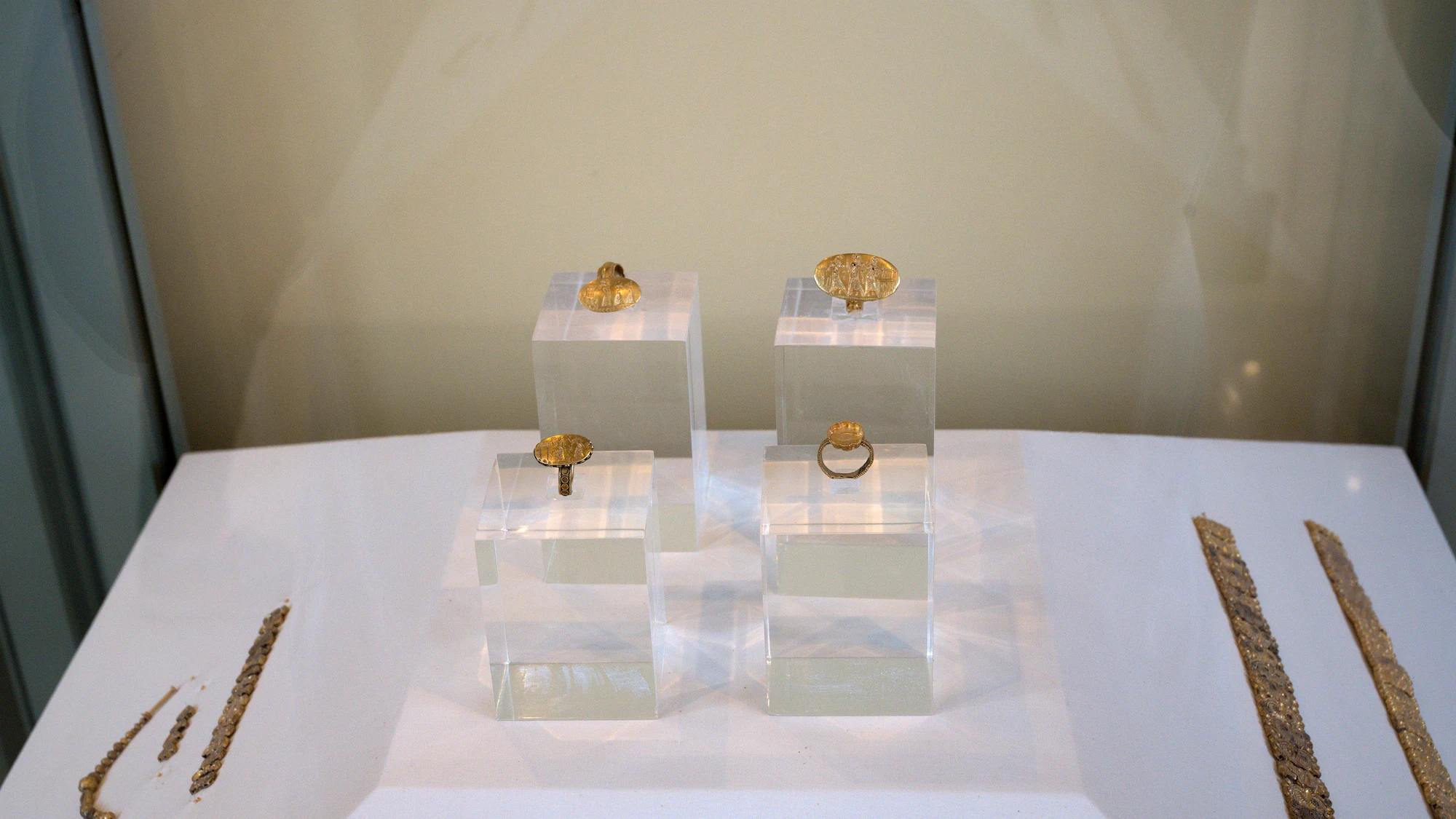 Gold rings and jewelry for 10k vs 14k resale comparison